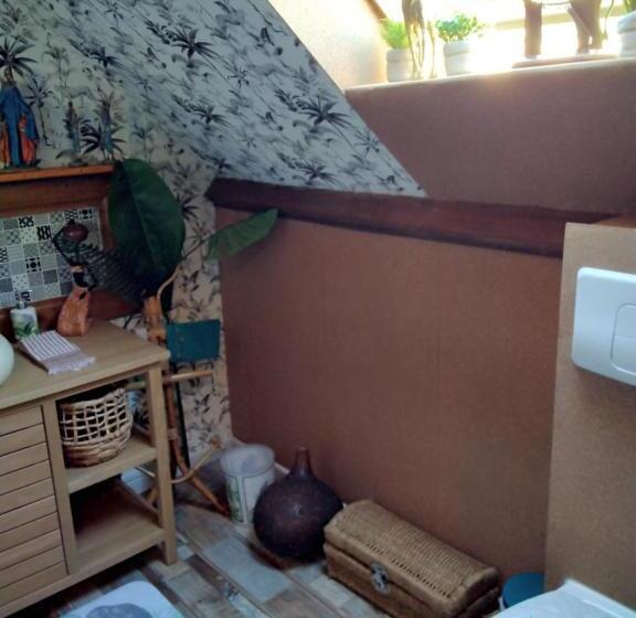 مبيت وإفطار O Tour Du Monde