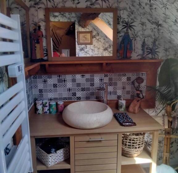 مبيت وإفطار O Tour Du Monde