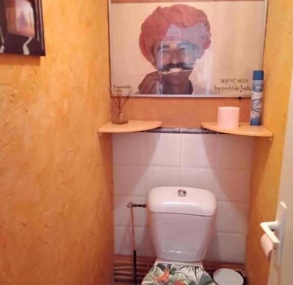 مبيت وإفطار O Tour Du Monde