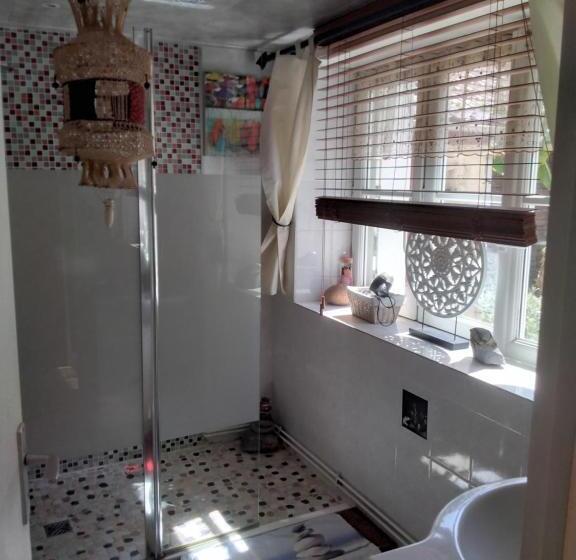 مبيت وإفطار O Tour Du Monde