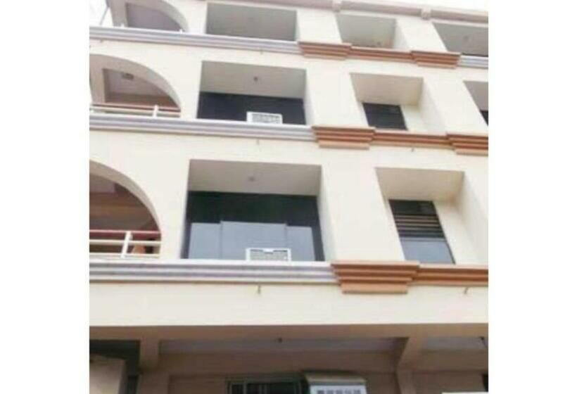 酒店 Balcony Rooms Overlooking The Main Market