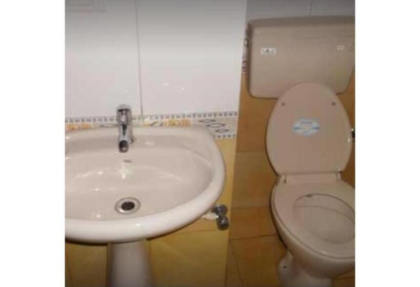 酒店 Balcony Rooms Overlooking The Main Market