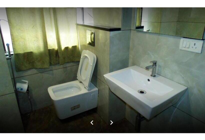 酒店 Balcony Rooms Overlooking The Main Market