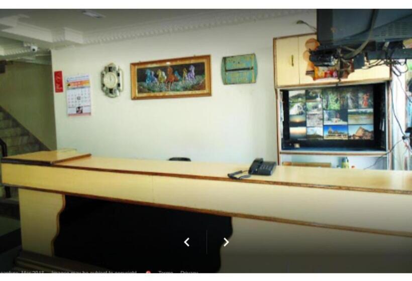 酒店 Balcony Rooms Overlooking The Main Market