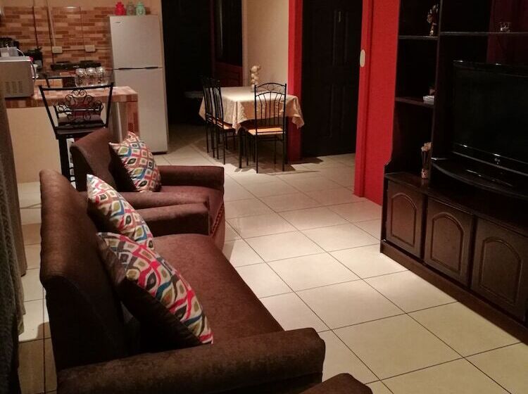 פנסיון Bamboo House La Fortuna