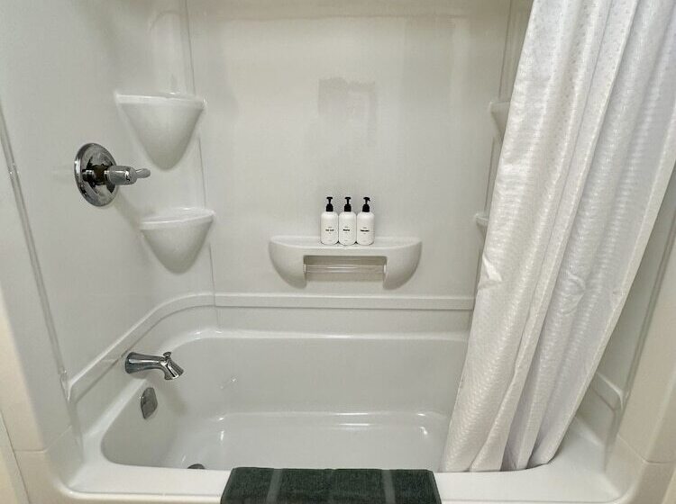 فندق صغير Cheticamp Outback Inn