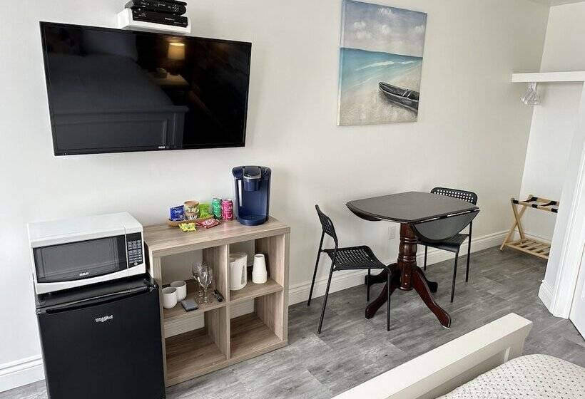 فندق صغير Cheticamp Outback Inn