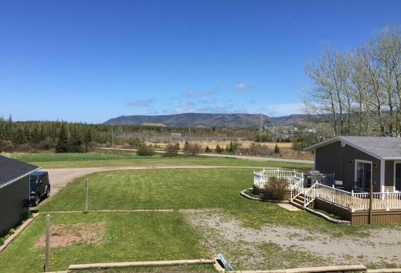 فندق صغير Cheticamp Outback Inn