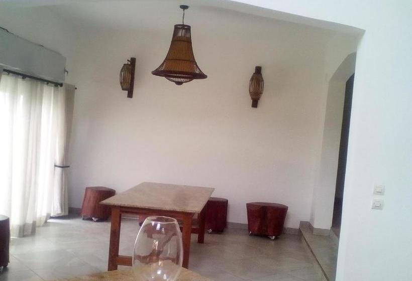 ベッドアンドブレックファースト Sahamalaza