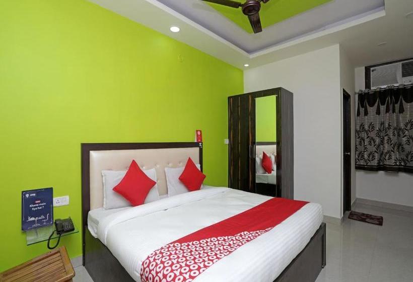 Super Hotel O Raj Palace