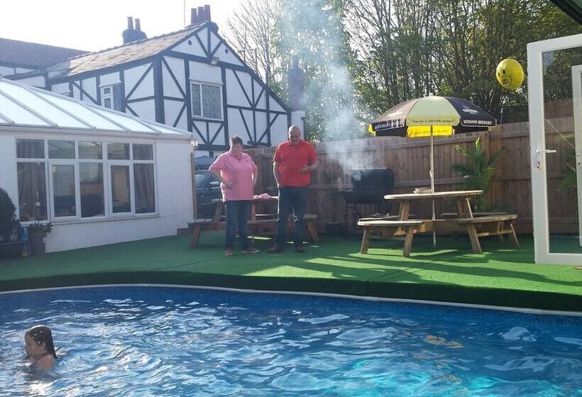 بنسيون Tudor House