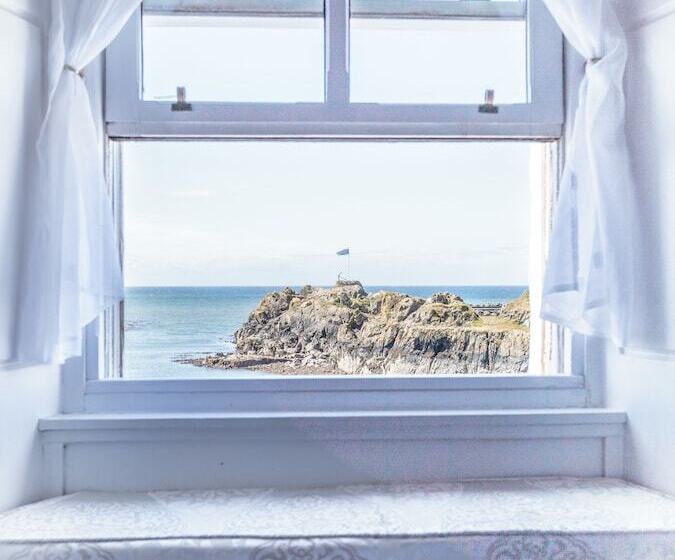 בית מלון כפרי The Waterfront