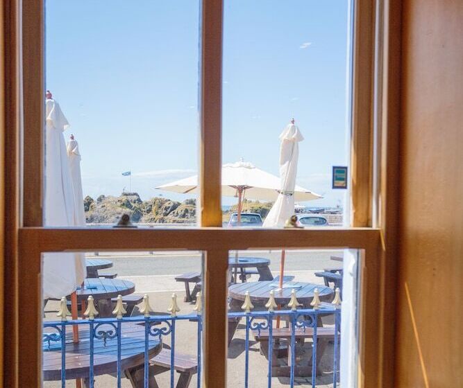 בית מלון כפרי The Waterfront