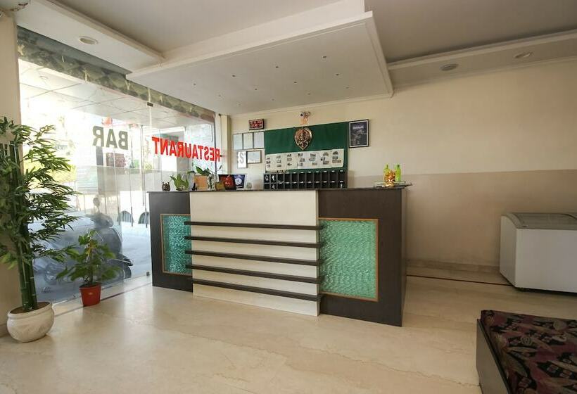 Oyo 26596 Hotel Ambika