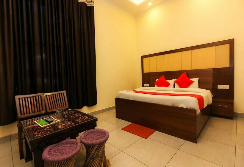 Oyo 26596 Hotel Ambika