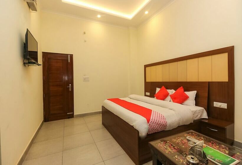 Oyo 26596 Hotel Ambika