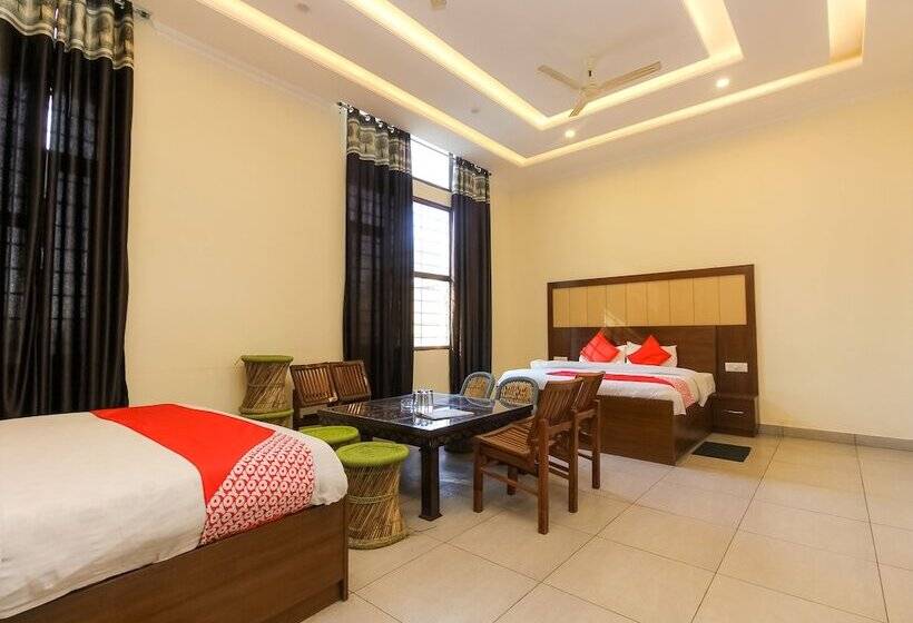 Oyo 26596 Hotel Ambika