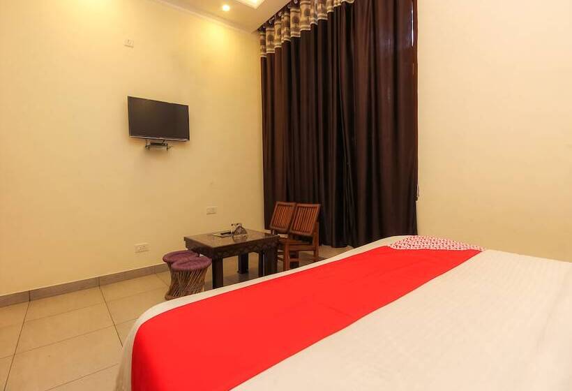 Oyo 26596 Hotel Ambika