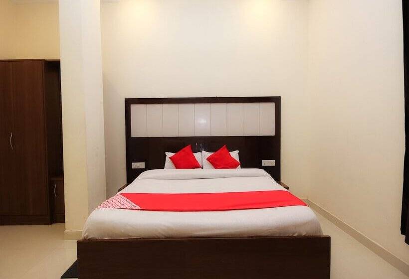 Oyo 26596 Hotel Ambika