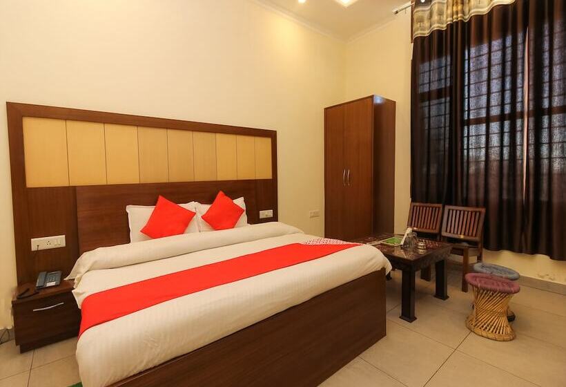 Oyo 26596 Hotel Ambika