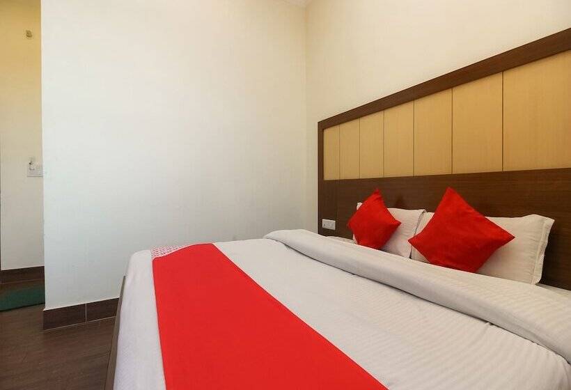 Oyo 26596 Hotel Ambika