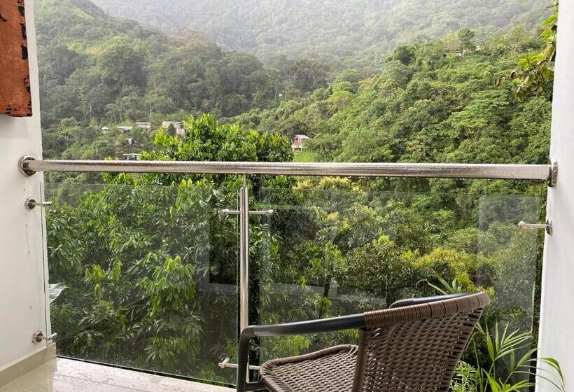 ペンション Montes De Beraka