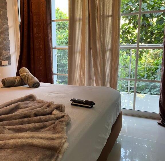 ペンション Montes De Beraka