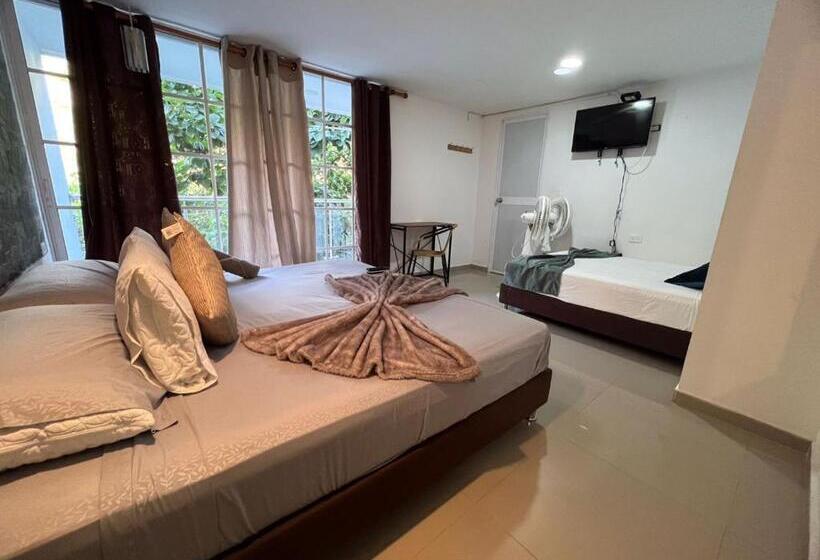 ペンション Montes De Beraka