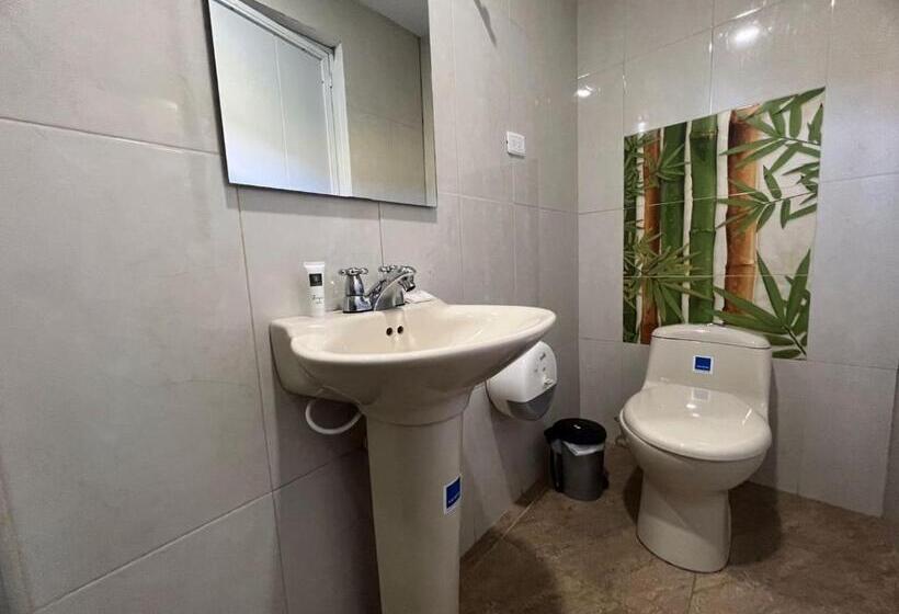 ペンション Montes De Beraka