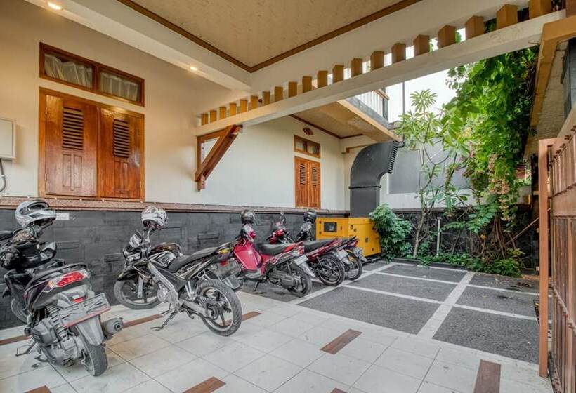 צימר Reddoorz Plus Near Lempuyangan Station 4