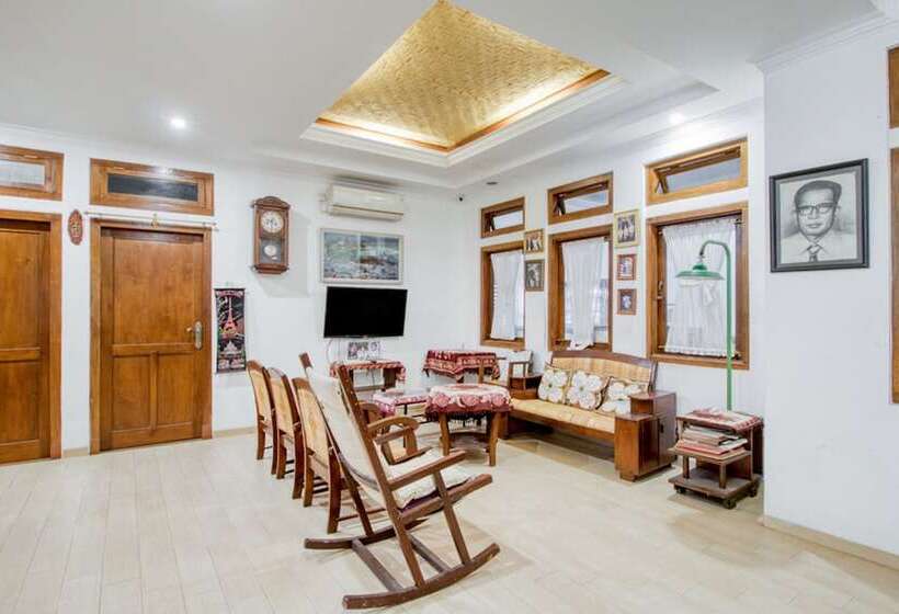 민박 Reddoorz Plus Near Lempuyangan Station 4