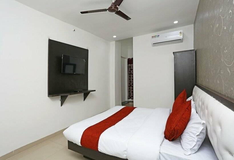 Отель White Oak  And Restaurants