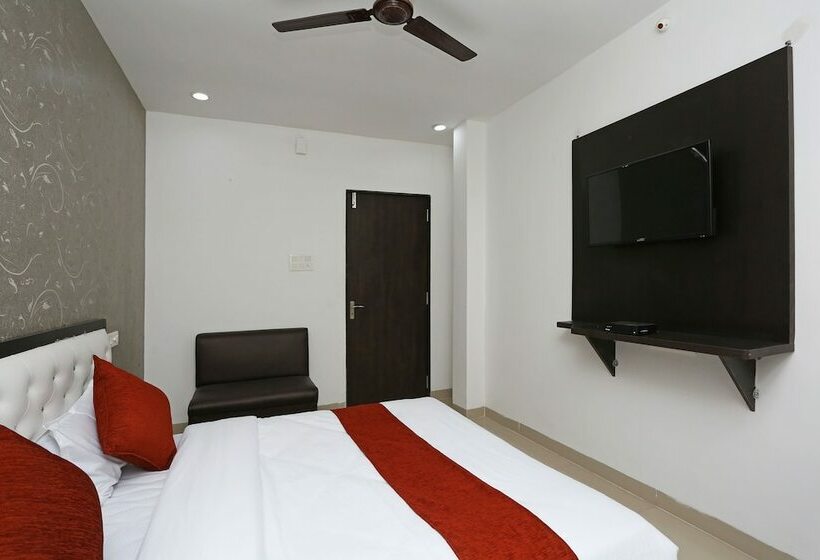 Отель White Oak  And Restaurants