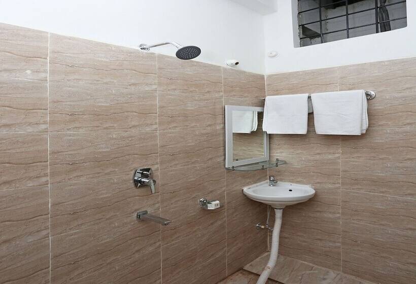 Отель White Oak  And Restaurants