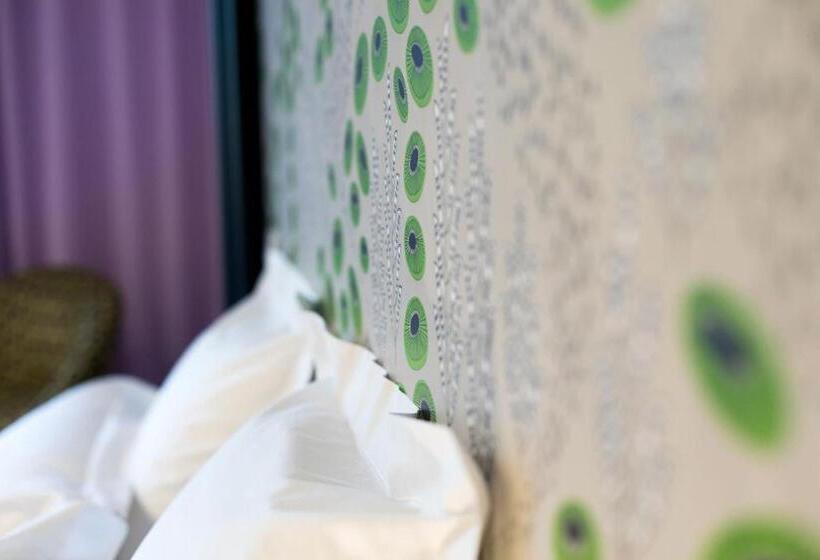 پانسیون Chut ! C'est Ici