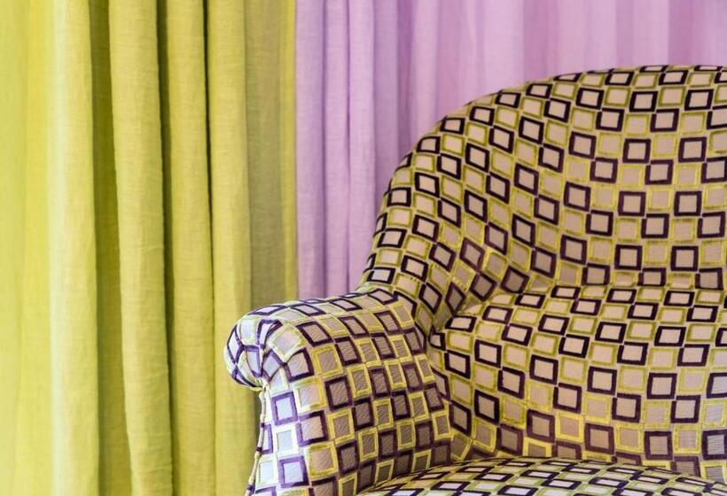 پانسیون Chut ! C'est Ici