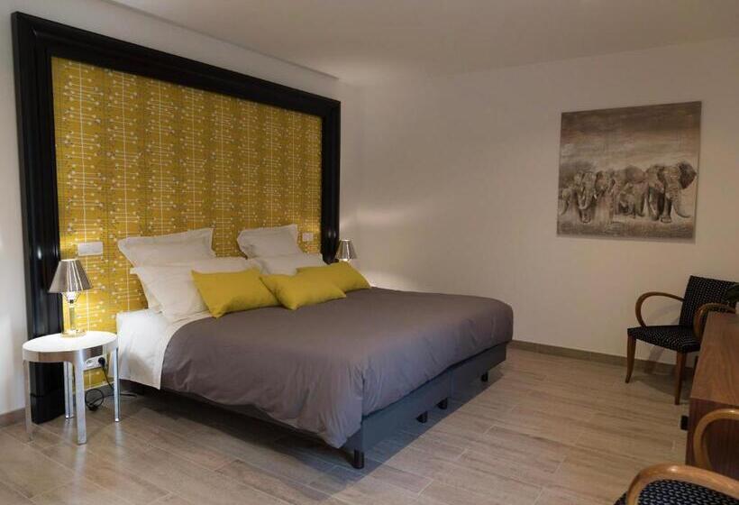 پانسیون Chut ! C'est Ici