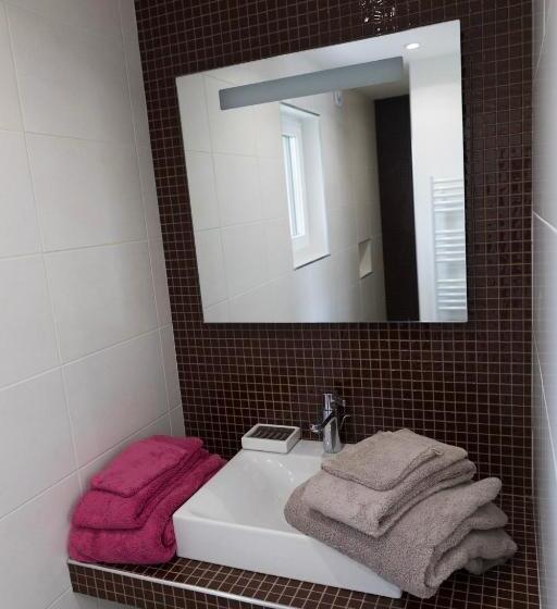 پانسیون Chut ! C'est Ici