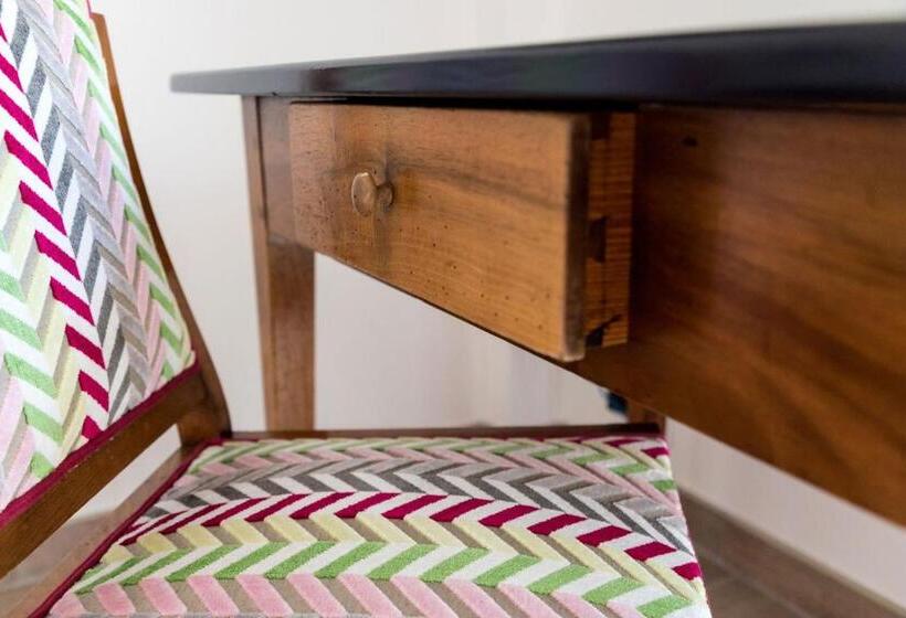 پانسیون Chut ! C'est Ici