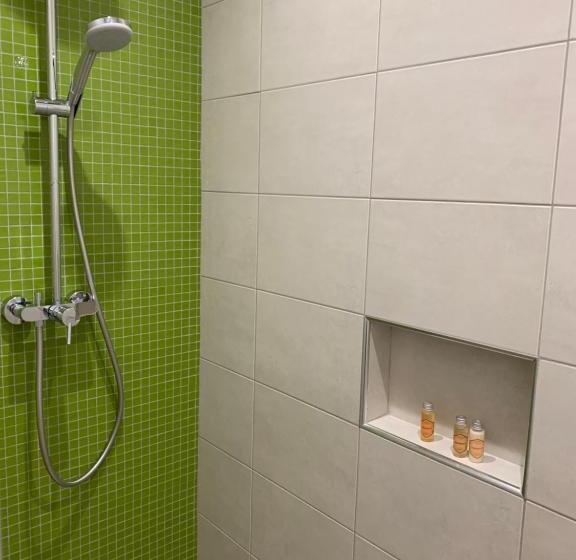 پانسیون Chut ! C'est Ici