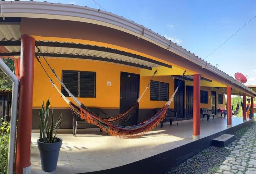 הוסטל Hostal Familiar Rolo