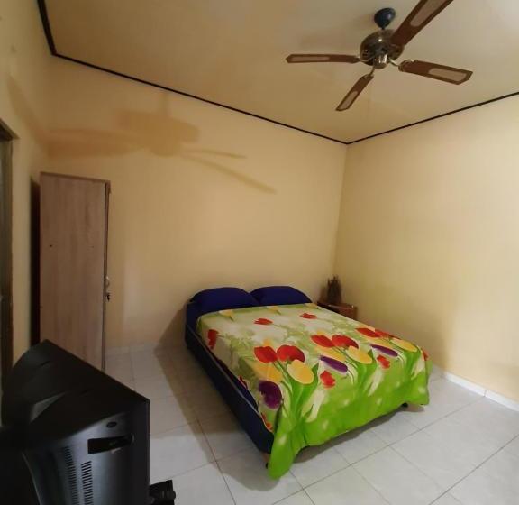 הוסטל Penginapan Sedap Malam