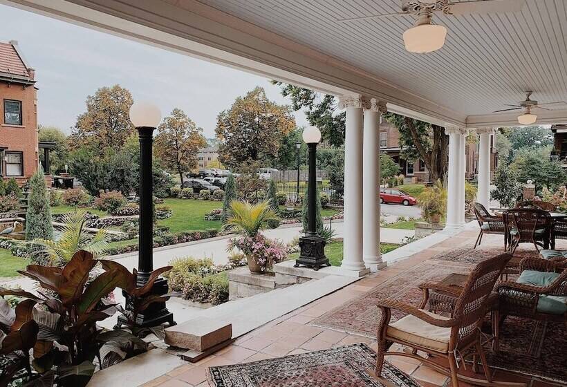 تختخواب و صبحانه 300 Clifton