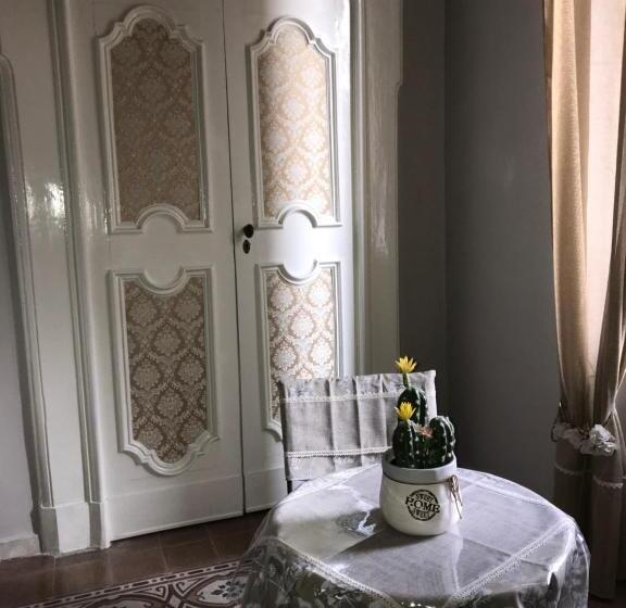 مبيت وإفطار Palazzo D'amaro Historical Residence