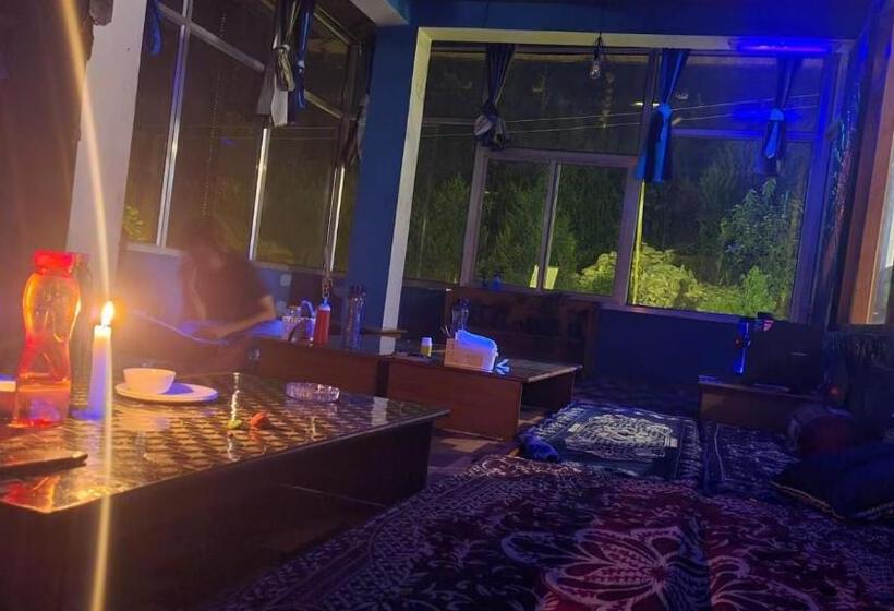 تختخواب و صبحانه Snow View Guest House