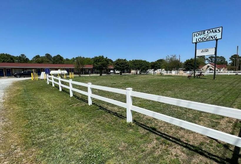בית מלון כפרי Four Oaks Lodging