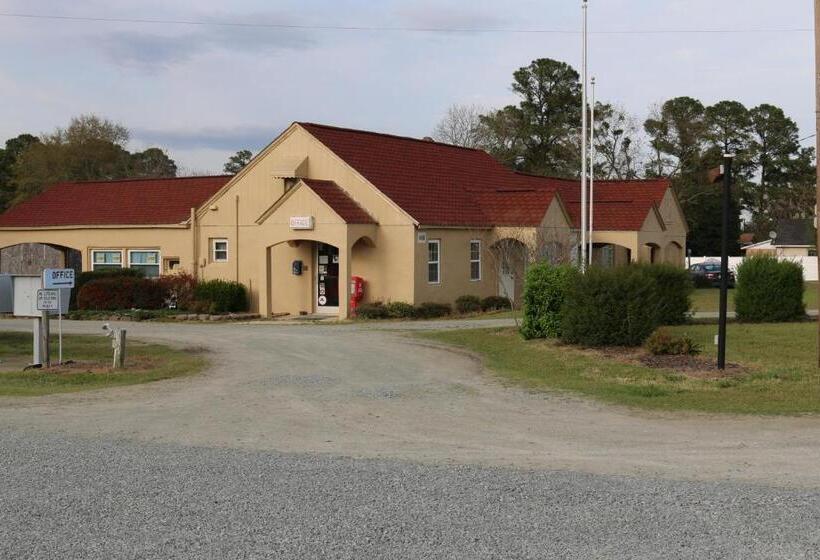 Отель Four Oaks Lodging