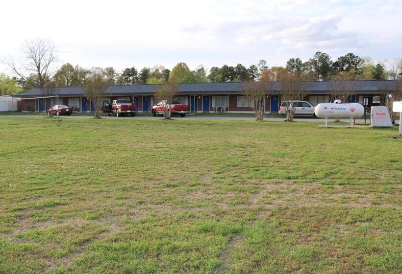 Отель Four Oaks Lodging