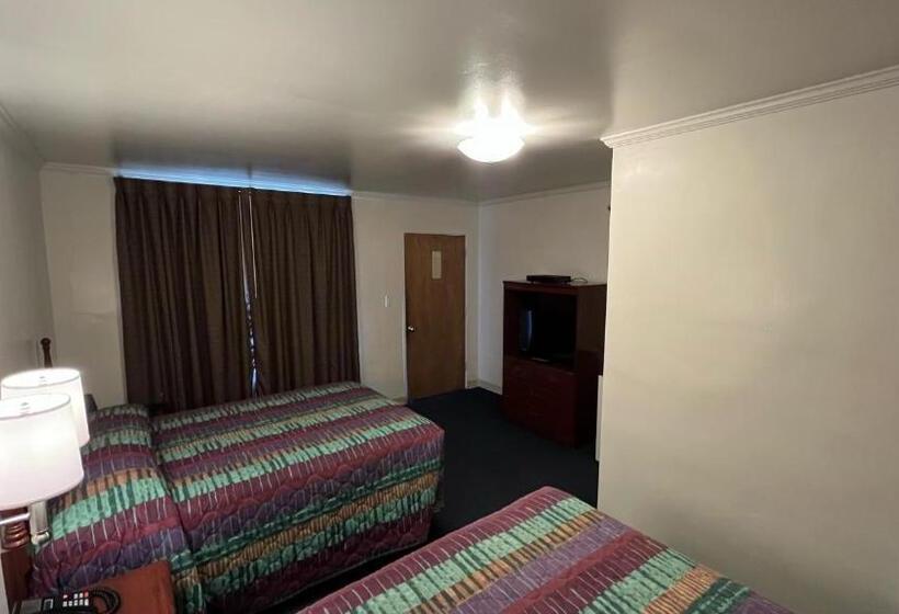 Отель Four Oaks Lodging