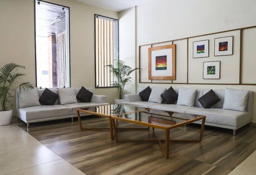 בית מלון כפרי Justa Rangers Munnar